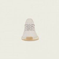 「YEEZY BOOST 350 V2 Sesami」（2万8,000円）