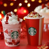 「クリスマス ストロベリー ケーキ フラペチーノ®」（Tall 590円）、「クリスマス ストロベリー ケーキ ミルク」（Short 450円、Tall 490円、Grande 530円、Venti® 570円）