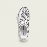 「YEEZY BOOST 350 V2 White/Core Black/Red」（2万8,000円）