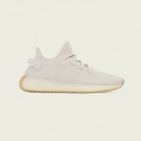 「YEEZY BOOST 350 V2 Sesami」（2万8,000円）