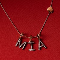 バーバリー（BURBERRY）がな新作ジュエリーのイベント「バーバリー アルファベット チャーム ＆ ジュエリー（BURBERRY ALPHABET CHARM & JEWELLERY）」を開催。