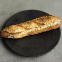 ワインレーズンのミルクフランス（250円）