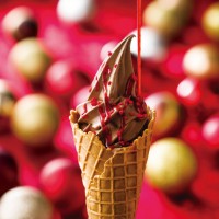 「生・チーズソフトクリーム‐ベリーベリーリッチチョコレート」（463円）※12月1日〜31日までの販売