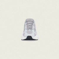 「YEEZY BOOST 700 V2 STATIC」（3万7,000円）