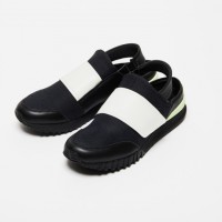 「モンテ クリース スリッポン（MONTE CREASE SLIP-ON）」（1万5,800円 / ホワイト×ホワイト、ブラック×ブラック）