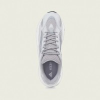 「YEEZY BOOST 700 V2 STATIC」（3万7,000円）