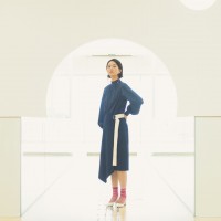 ブラウス 4万6,000円、スカート 4万6,000円（Tibi） /ニューヨークランウェイ：栄、その他スタイリスト私物