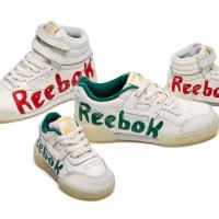 「FREESTYLE GRAPHIC TAO x Reebok（フリースタイル グラフィック タオ×リーボック）」（12.0cm～16.0cm 税込7,549円、17.0cm～25.0cm 税込8,629円）、「WORKOUT PLUS GRAPHIC TAO x Reebok（ワークアウト プラス グラフィック タオ×リーボック）」（12.0cm～16.0cm 税込7,549円、17.0cm～25.0cm 税込8,629円）