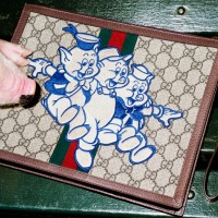 グッチ（GUCCI）、新年を祝した子ブタモチーフの限定コレクション発売