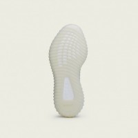 ​YEEZY BOOST 350 V2 TRIPLE WHITE（2万8,000円）