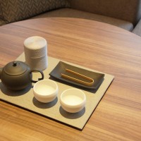 「ティー＆バー（TEA&BAR）」で提供しているものと同じオリジナルブレンドの日本茶を各部屋に用意