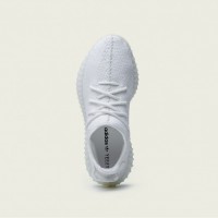 ​YEEZY BOOST 350 V2 TRIPLE WHITE（2万8,000円）