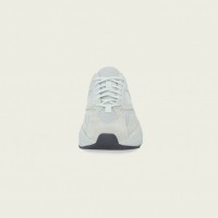 「YEEZY BOOST 700 SALT」（3万7,000円）