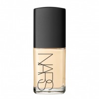 「NARS シアーグローファンデーション」（6,000円/30mL）