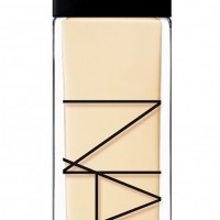 「NARS ナチュラルラディアント ロングウェアファンデーション」（6,100円/30mL）