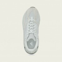 「YEEZY BOOST 700 SALT」（3万7,000円）