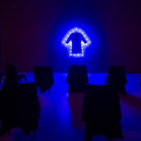 《コート》 2000 / コート、ソケット、電球 / 作家蔵 © Christian Boltanski / ADAGP, Paris, 2019, Courtesy Power Station of Art, Shanghai, Photo by Jiang Wenyi