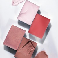 ボビイ ブラウン × ウラ ジョンソン、春のロマンティシズムに満ちたピンクのコスメコレクションを発売