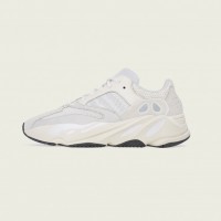 「YEEZY BOOST 700 ANALOG」 （3万7,000円）