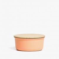 ザラ ホーム（ZARA HOME）が、お花見やピクニックなどのアウトドアシーンをはじめ、毎日のランチタイムにもぴったりな「ピクニックコレクション」の販売をスタートした。