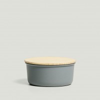 ザラ ホーム（ZARA HOME）が、お花見やピクニックなどのアウトドアシーンをはじめ、毎日のランチタイムにもぴったりな「ピクニックコレクション」の販売をスタートした。