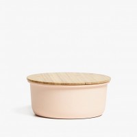 ザラ ホーム（ZARA HOME）が、お花見やピクニックなどのアウトドアシーンをはじめ、毎日のランチタイムにもぴったりな「ピクニックコレクション」の販売をスタートした。