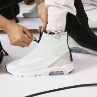 「NIKE x AMBUSH® エア マックス 180」（1万9,440円）