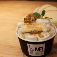 マンハッタンロールアイスクリーム「ロールアイス」（850円～）