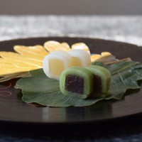 柏葉で2種の羊羹を包んだ特製の節句菓子「柏ノ果（かのか）」