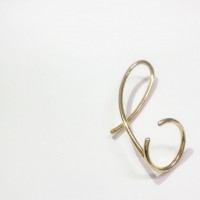 「ウインドイヤーカフ（wind ear cuff）」（2万円）