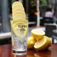 SUPER Me「スーパーレモンサワー」（税込918円、おかわり 税込540円）