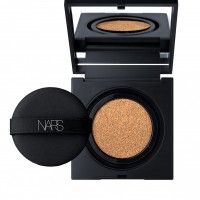 NARS「ナチュラルラディアント ロングウェア クッションファンデーション SPF50/PA+++」5882（セット価格 6,300円）