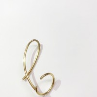 「ウインドイヤーカフ（wind ear cuff）」（2万円）