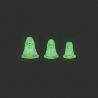 アディダス×カニエ・ウエスト、暗闇で光放つ「YEEZY BOOST」を発売! キッズやベビーサイズも