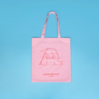 「KAWS:HOLIDAY JAPAN トートバッグ」ピンク（5,500円）