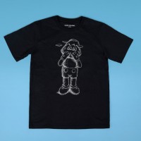 「KAWS:HOLIDAY JAPAN Tシャツ」スケッチ：ブラック（M＆L 各5,500円）