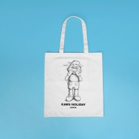 「KAWS:HOLIDAY JAPAN トートバッグ」ホワイト（5,500円）