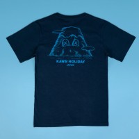 「KAWS:HOLIDAY JAPAN Tシャツ」ポケット：ネービー（M＆L 各5,500円）