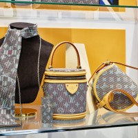 LOUIS VUITTON WOMEN'S FW19 POP-UP STORE