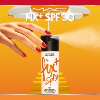 「プレップ プライム フィックス+ SPF 30 サン スプレー」（2,800円、SPF30/PA+++）