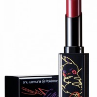 シュウ ウエムラ（shu uemura）「ルージュ アンリミテッド アンプリファイド マット」クリムゾン スピン（3,300円）