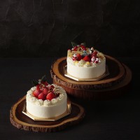 左：「ストロベリーショートケーキ」（5,100円）、右：「サンタショートケーキ」（5,300円）