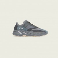 「YEEZY BOOST 700 TEAL BLUE」（3万7,000円）