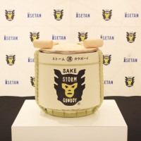 ファレル・ウィリアムスとNIGO®が新宿伊勢丹で鏡開き!  2人がプロデュースする新進気鋭の日本酒「SAKE STORM COWBOY®」