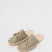 「leather slipper」（1万2,000円）