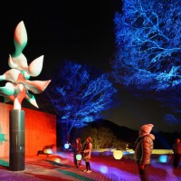 髙橋匡太《Glow with Night Garden Project in Hakone》 岡本太郎《樹人》