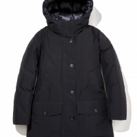 「三越伊勢丹限定 MOUNTAIN PARKA」 （13万900円） / WOOLRICH