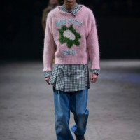 グッチ（GUCCI）が、2020-21年秋冬メンズコレクションショーをイタリア・ミラノのパラッツォ・デッレ・シンティッレ（Palazzo delle Scintille）で開催した。