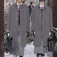 トム ブラウン（Thom Browne）が、パリで2020-21年秋冬コレクションを発表した。