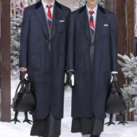 トム ブラウン（Thom Browne）が、パリで2020-21年秋冬コレクションを発表した。